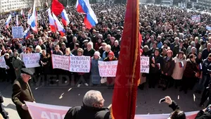 Mii de oameni au manifestat la Doneţk, cerând revenirea la putere a lui Viktor Ianukovici