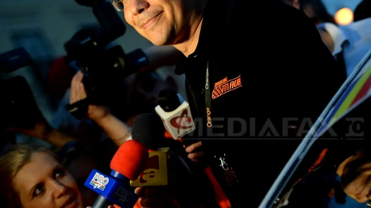 Ponta, despre contractele de privatizare: Lăsaţi-l pe Băsescu, că e la plajă sau la Cireşica