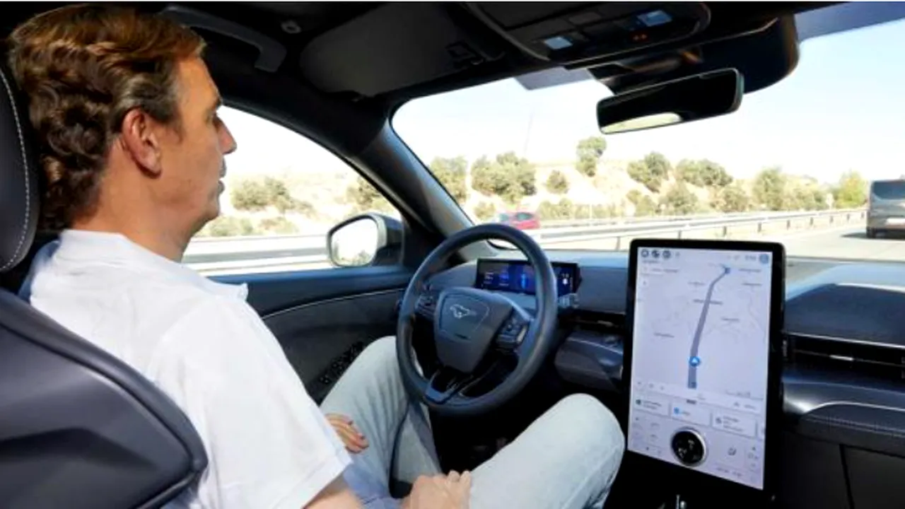 Ford implementează sistemul de condus fără mâini pe volan. Iată cum funcţionează