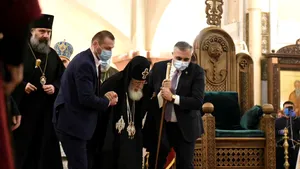 Paştele în timpul restricţiilor de coronavirus. Credincioşi, la slujba de Înviere în Georgia, în pofida apelului de a sta acasă | FOTO