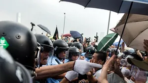 Tensiunile continuă în Hong Kong, în aşteptarea dialogului între autorităţi şi studenţi - FOTO