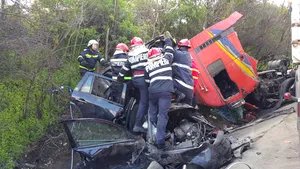 Accident GRAV în judeţul Olt. Planul roşu de intervenţie, ACTIVAT / Patru persoane, o familie cu doi copii, morţi. Antrenorul lotului naţional de juniori la tenis de masă, cea de-a cincea victimă - FOTO/VIDEO