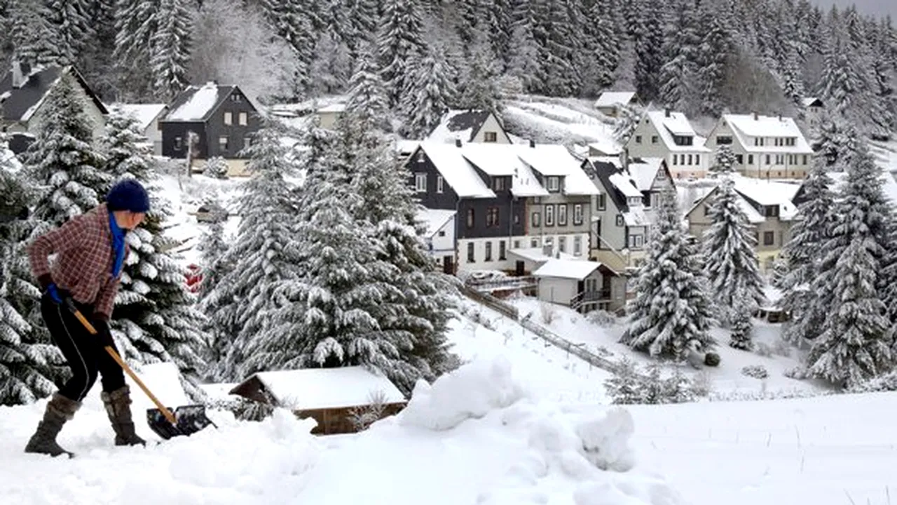 Staţiuni montane din Europa, îngropate sub zăpadă. Mii de turişti, izolaţi din cauza ninsorilor