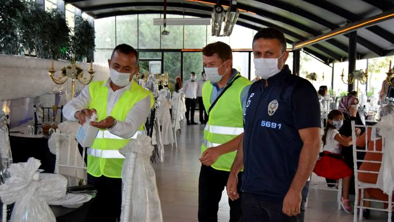 „Poliţia” nunţilor: metoda neobişnuită de control a răspândirii COVID-19 adoptată în Turcia