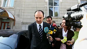 Procurorii au prelungit interdicţia de a părăsi localitatea pentru Ioan Avram Mureşan