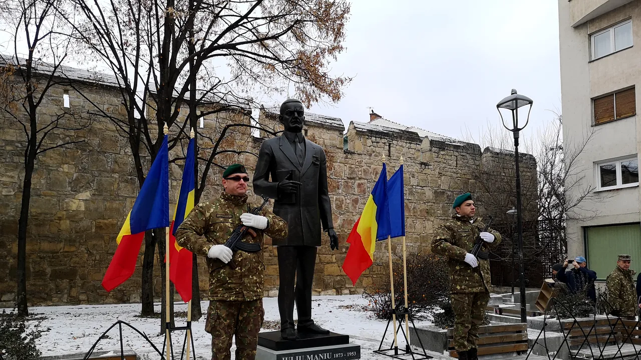 Emil Constantinescu, la inaugurarea statuii lui Iuliu Maniu: Centenarul Unirii a fost un an al dezbinării | FOTO