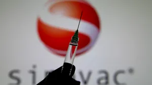 Rezultatele din Brazilia arată că vaccinul chinezesc dezvoltat de Sinovac are o eficienţă de doar 50,4%