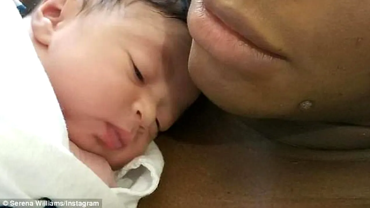 Serena Williams a postat primele fotografii cu fetiţa ei, după ce a petrecut şase zile în spital din cauza complicaţiilor. Ce nume va purta micuţa