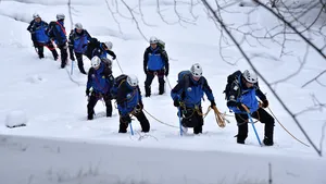#100 ”O echipă. Un steag. Un ideal” | Zece jandarmi montani vor arbora drapelul României pe Vârful Omu, cu ocazia Centenarului/ Ideea proiectului a pornit de la un cântec