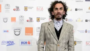 Designerul Dorin Negrău, cu o colecţie inspirată din portul românesc, la Fashion Week de la New York