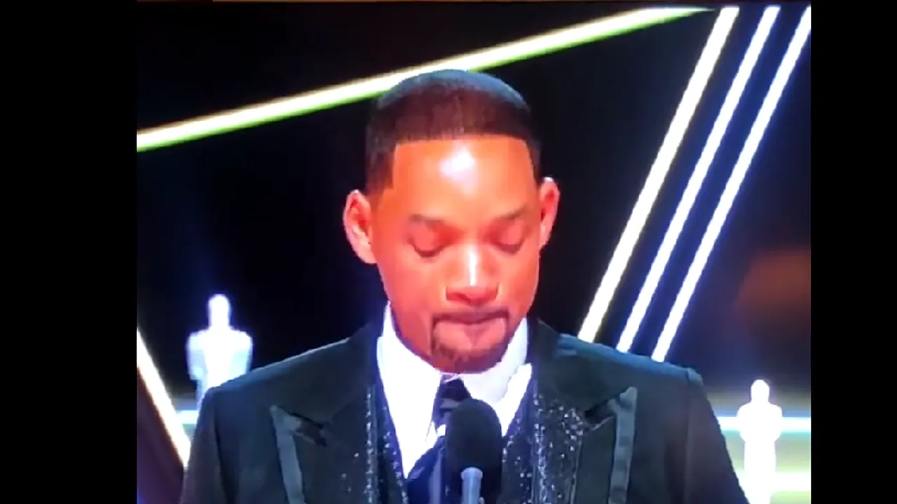În lacrimi, Will Smith şi-a cerut scuze după ce l-a lovit pe comediantul şi prezentatorul Chris Rock: 