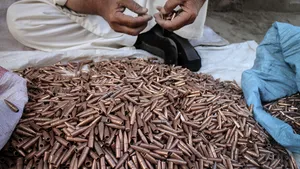 RAPORT: Uganda a transferat arme produse inclusiv în România către Sudanul de Sud, în timpul războiului civil