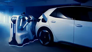 VIDEO Maşinile electrice, încărcate de roboţi. Prototipul Volkswagen poate fi programat prin telefon