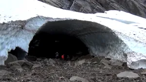 Un mort şi patru răniţi în SUA, în urma surpării unei peşteri de gheaţă