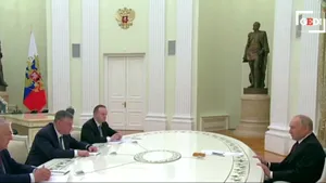 Putin i-a mai umilit o dată pe cei lângă care a stat pe buletinele de vot