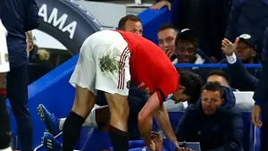 Meci dur între Chelsea şi Manchester United. Michy Batshuayi a încasat una dintre cele mai periculoase lovituri pentru un bărbat 