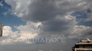 Vremea va fi închisă şi rece. PROGNOZA METEO pentru luni şi marţi