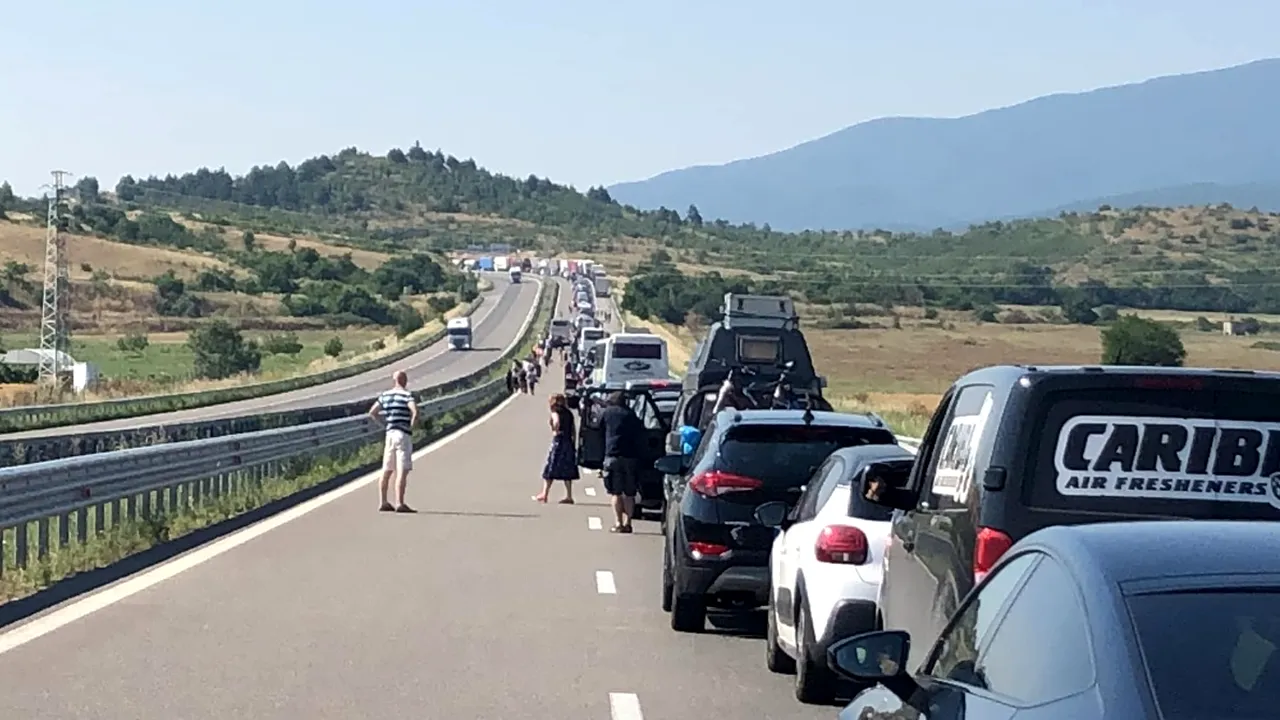 Vrei vacanţă în Grecia? Trebuie să aştepţi 4 ore în vamă