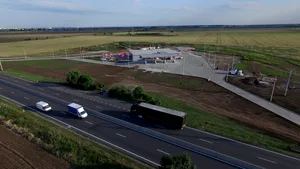 FOTO | Vezi cum arată cea mai mare benzinărie din ţară, realizată în mai puţin de un an