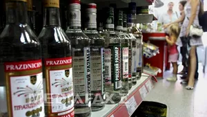 Paisprezece persoane dintr-un sat din Rusia au murit după ce au consumat alcool contrafăcut