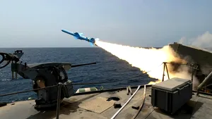 Iranul promite să riposteze după ce un distrugător american a tras asupra unei nave de marfă