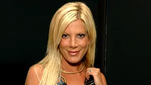 Tori Spelling a născut o fetiţă