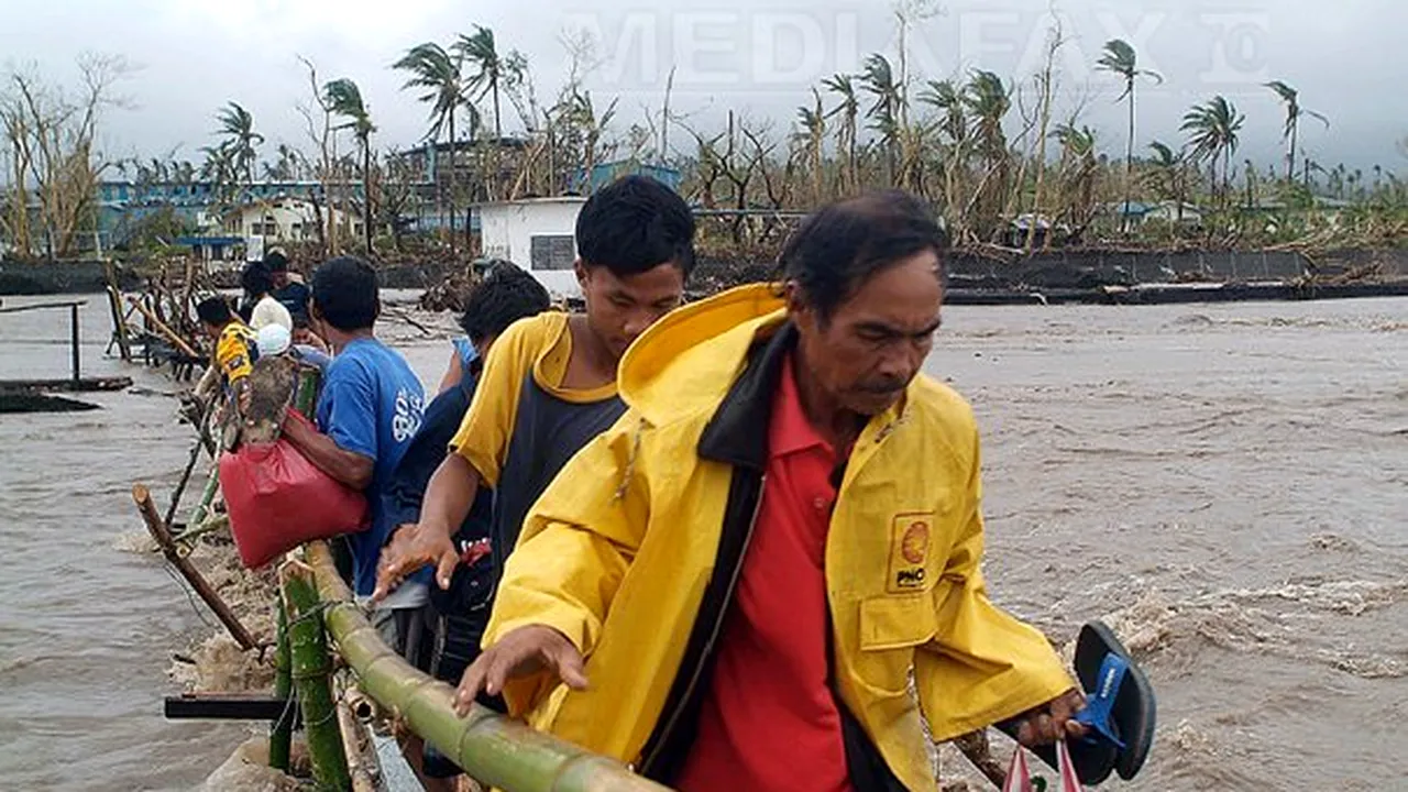 Cel puţin 23 de persoane date dispărute, după ce taifunul Utor a atins coastele Filipinelor