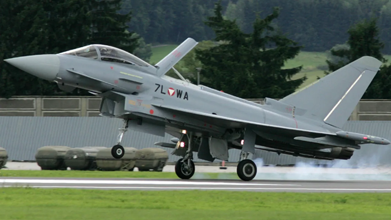 Marea Britanie ar putea trimite avioane de luptă în Ucraina ca garanţii de securitate - The Times