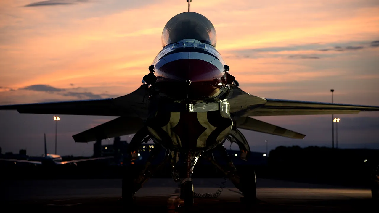 Motivul pentru care Ciucă cere ca proiectul de achiziţie de avioane F-16 să fie trimis Parlamentului de urgenţă