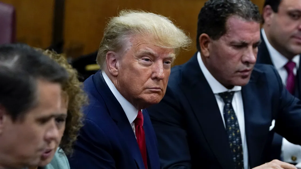 Donald Trump a plecat de la tribunal după ce i s-au adus la cunoştinţă acuzaţiile