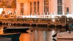Patronii dintr-o zonă turistică importantă se plâng că turiștii își împart porțiile la restaurant și mănâncă de la supermarket
