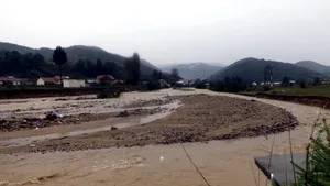 Pericol de inundații în vestul țării. Hidrologii au emis o atenționare cod galben