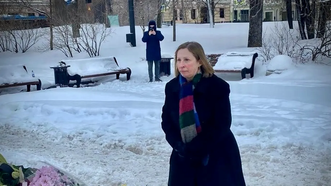 Ambasadoarea SUA la Moscova a depus flori la memorialul dedicat lui Navalnîi