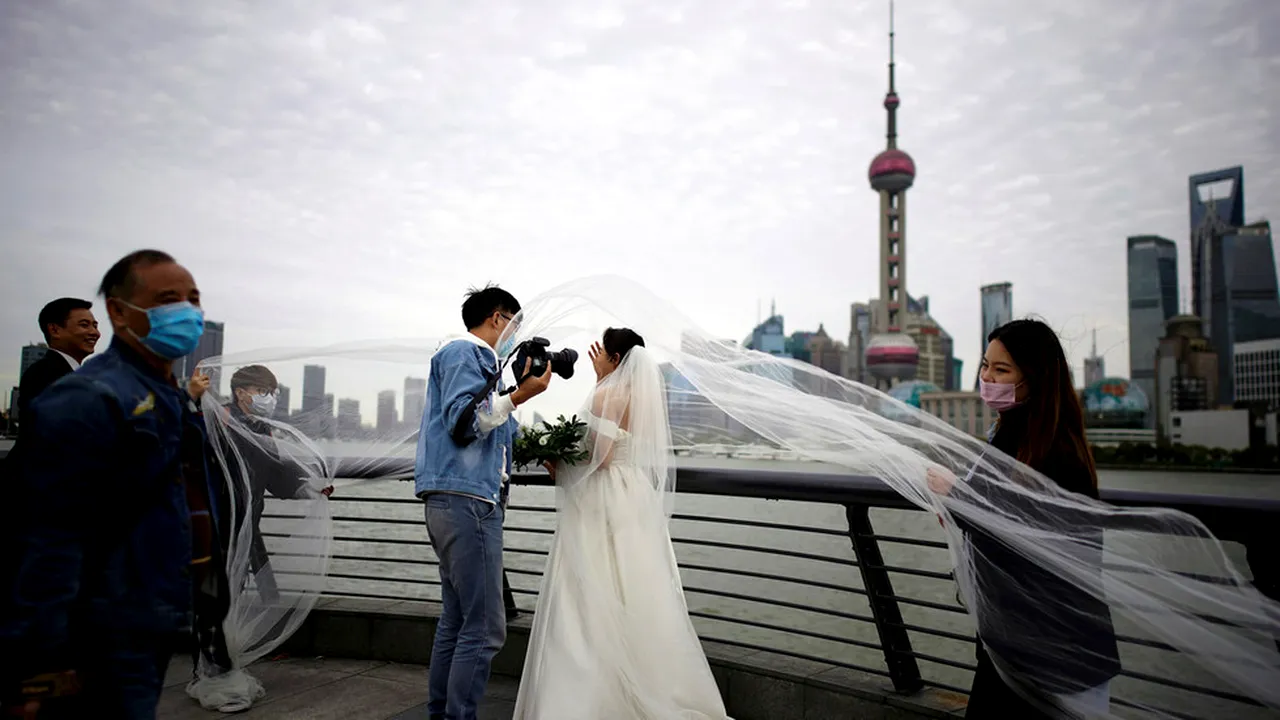 Chinezii din Wuhan au blocat sistemul local pentru înregistrări nunţi, după ieşirea din carantină