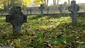 Site-uri de memoriale, afaceri care scot bani din doliu