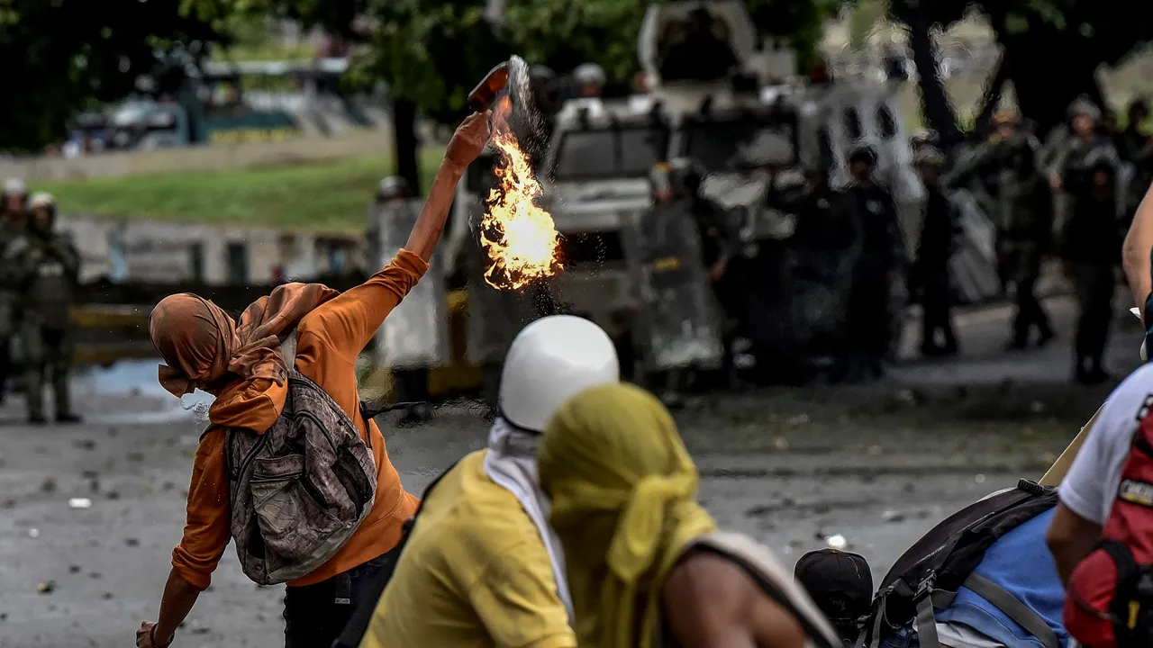 Criza din Venezuela | Cel puţin 10 morţi, în urma violenţelor la alegerile pentru noua Adunare Constituantă/ Maduro anunţă 