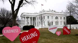 Jill Biden a decorat Casa Albă cu inimioare. Sărbătoarea preferată a soţiei lui Joe Biden e Ziua Îndrăgostiţilor