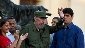 COM. Deces: Dictator Castro. Fidel senzaţional al comunismului şi morţii