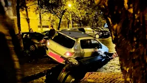 Şeful Termoenergetica, reacţie după ce două maşini au căzut într-o groapă, în Capitală