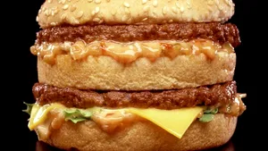 Copiii hrăniţi cu mâncare tip junk food au un IQ mai mic. Nutriţionist român: Părinţii care-şi duc copiii la fast-food sunt inconştienţi