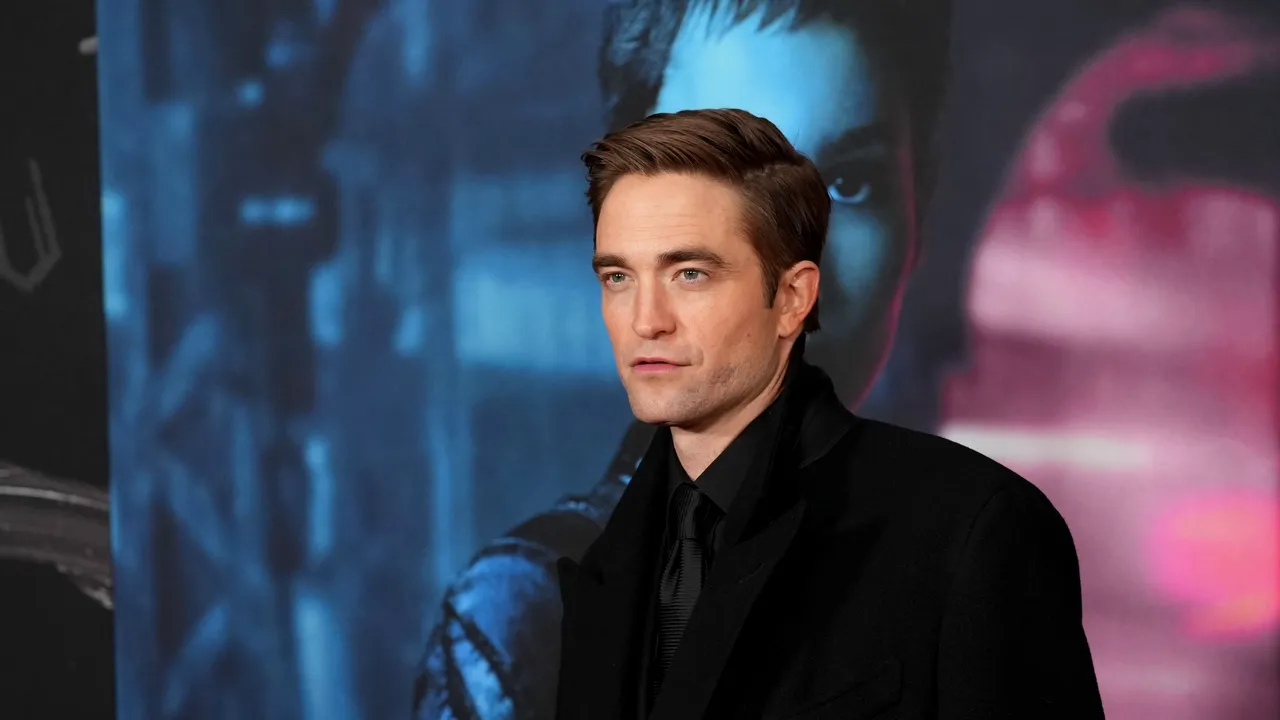 Robert Pattinson critică standardul de frumuseţe masculină de la Hollywood: 