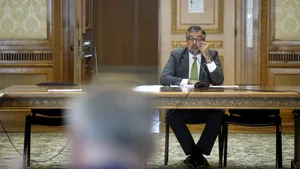 Lucian Romaşcanu, Ministrul propus la Cultură, deputatului Nicolae Bacalbaşa: Probabil că aţi salvat câţiva oameni şi după ce aţi renunţat la meserie