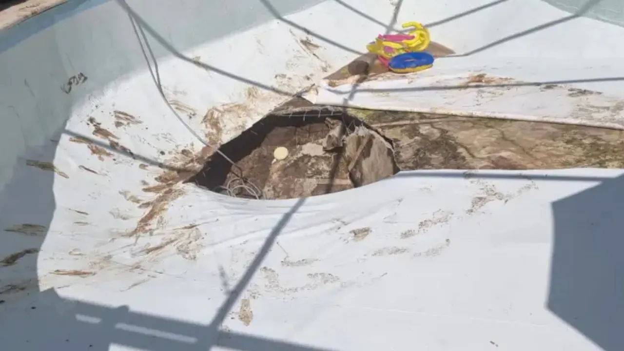 VIDEO Un bărbat a murit fiind înghiţit de o groapă apărută pe fundul unei piscine din Israel
