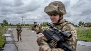 Războiul din Ucraina, ziua 110. Ucraina mai cere armament Occidentului.Macron va merge în Ucraina. Zelenski susţine că luptătorii ucraineni luptă cu înverşunare pentru fiecare metru