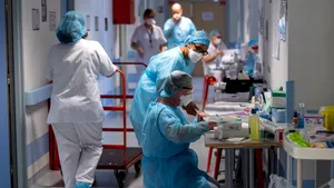 Numărul de medici cu COVID, în continuă creştere: Doi medici şi două infirmiere de la Spitalul Parhon din Iaşi, infectaţi cu coronavirus