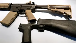 Donald Trump doreşte interzicerea dispozitivelor care transformă armele semiautomate în arme automate