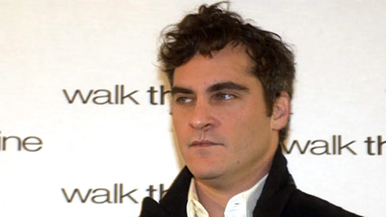 Joaquin Phoenix a agresat un spectator (Video)