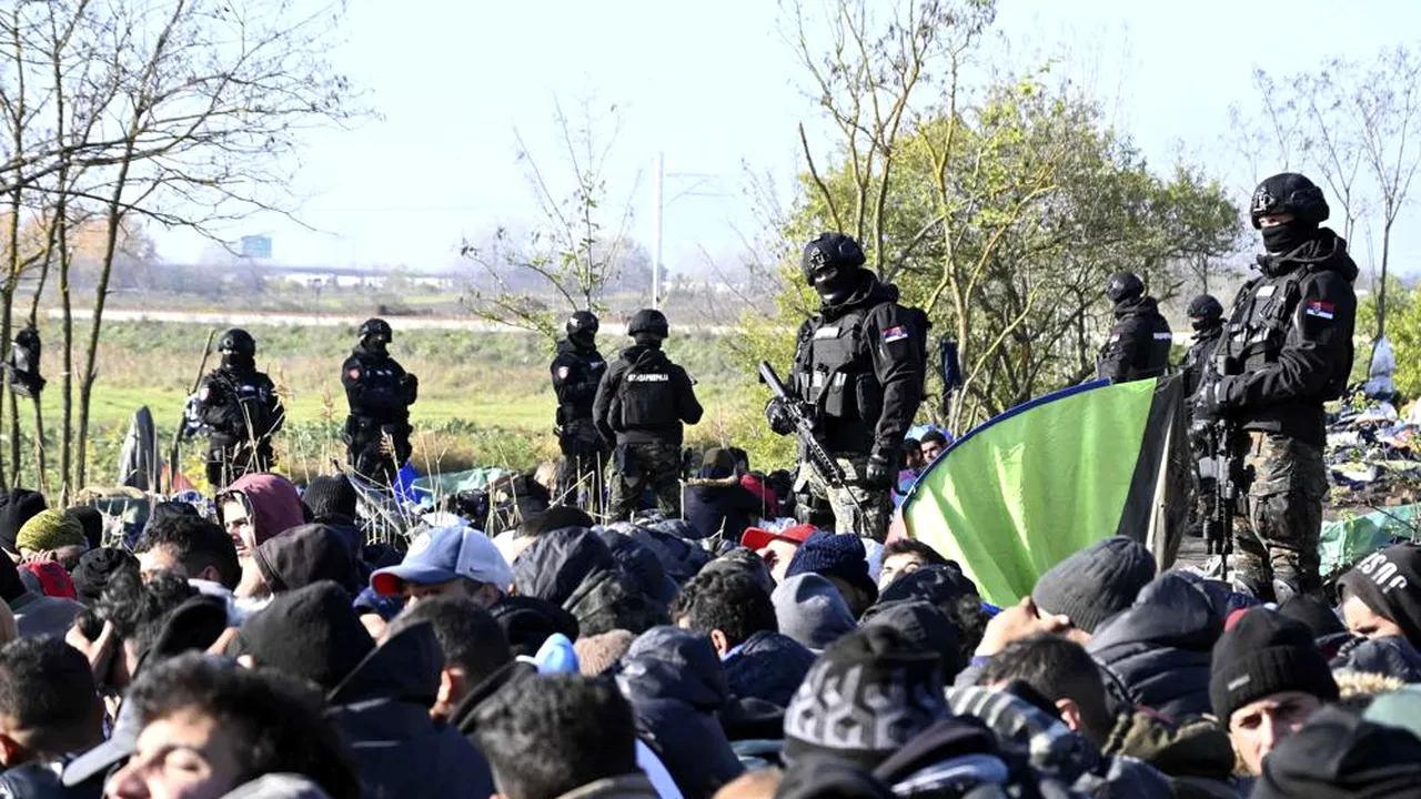 Sute de imigranţi extracomunitari, depistaţi după un incident armat la frontiera Serbiei cu Ungaria