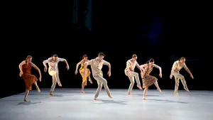 CRONICĂ: Spectacolul 