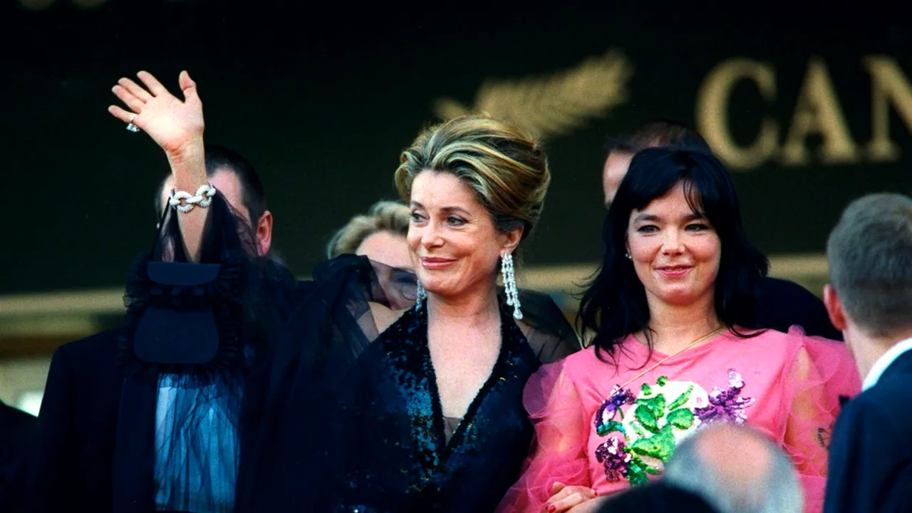 Catherine Deneuve, victimă a unui accident vascular ischemic, a fost externată. Când începe actriţa să filmeze din nou